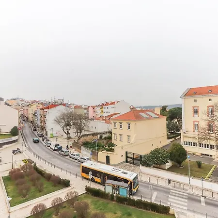Portucale ! Modern With Garage ליסבון